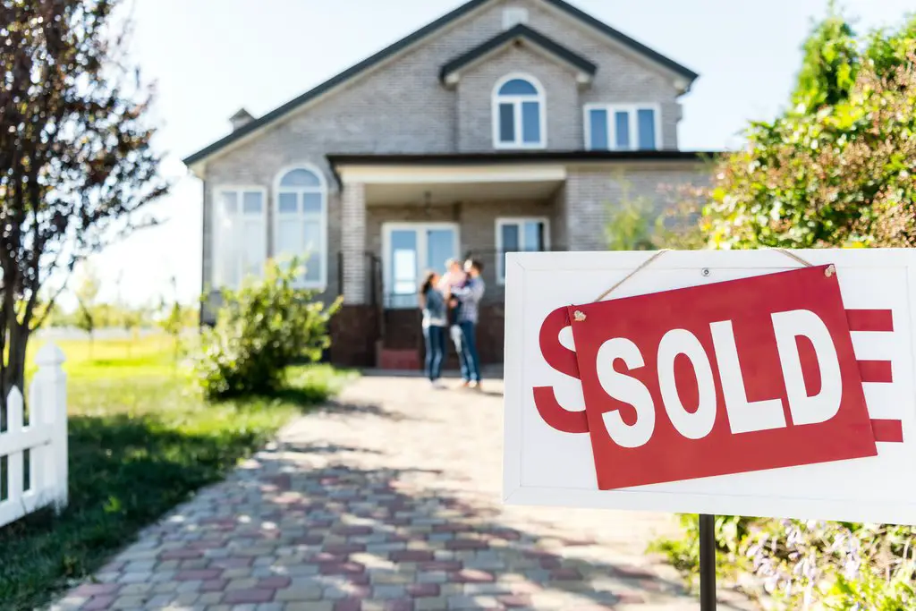 Can You Sell a House With a Mortgage?