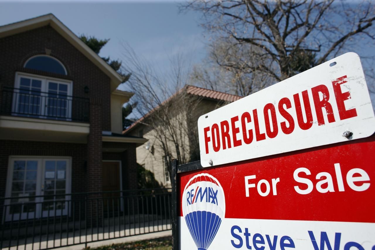 How to Buy Wisely at Foreclosure Home Auctions