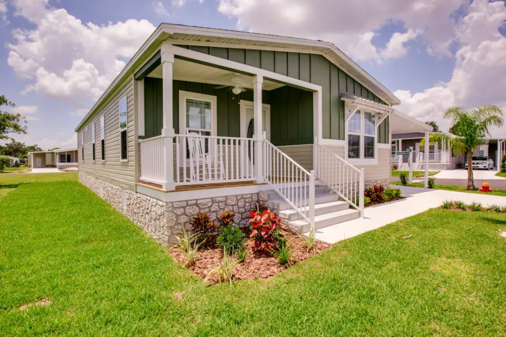 How to Sell a Mobile Home: Spring Checklist